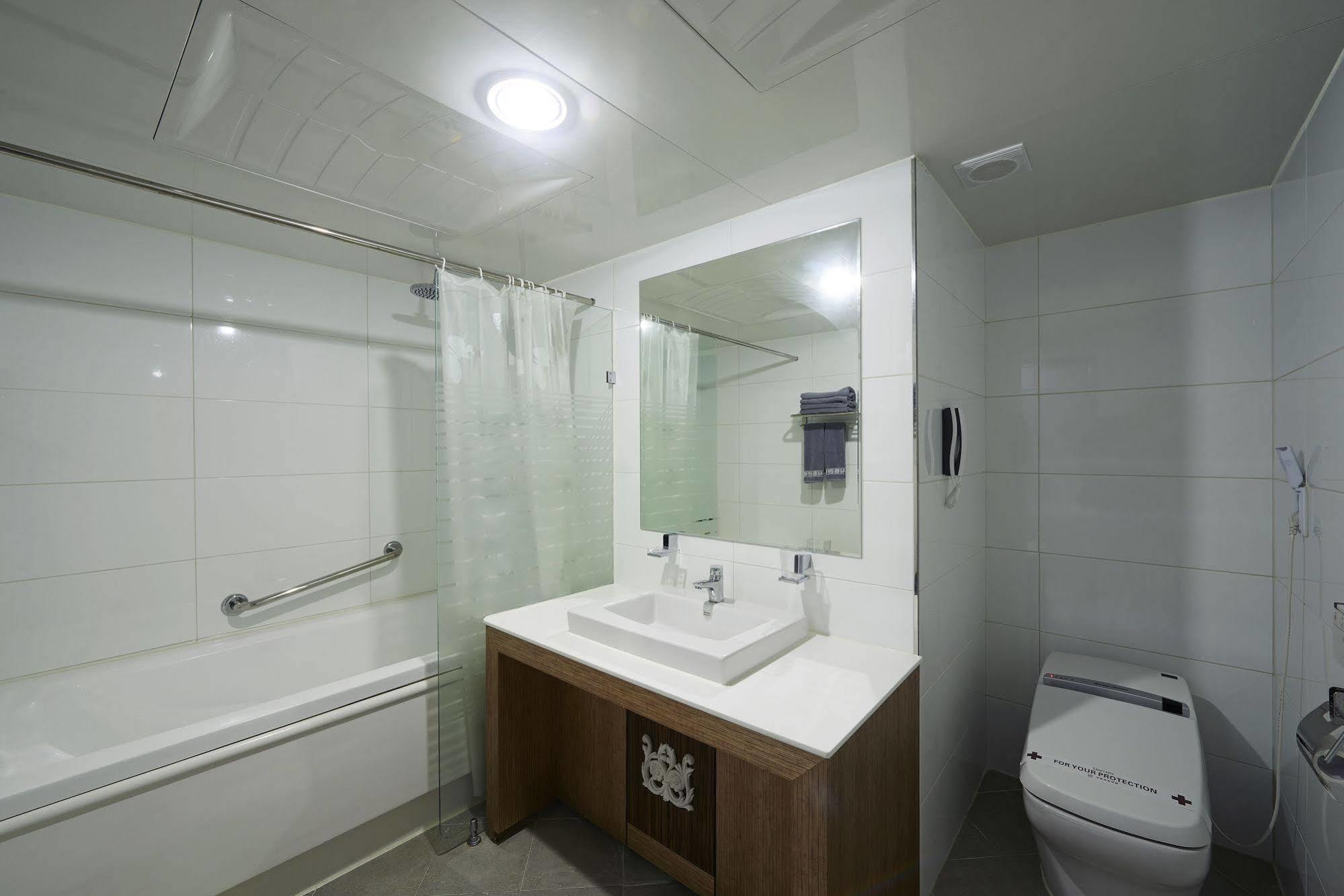 Benikea Premier Hotel Siheung Esterno foto