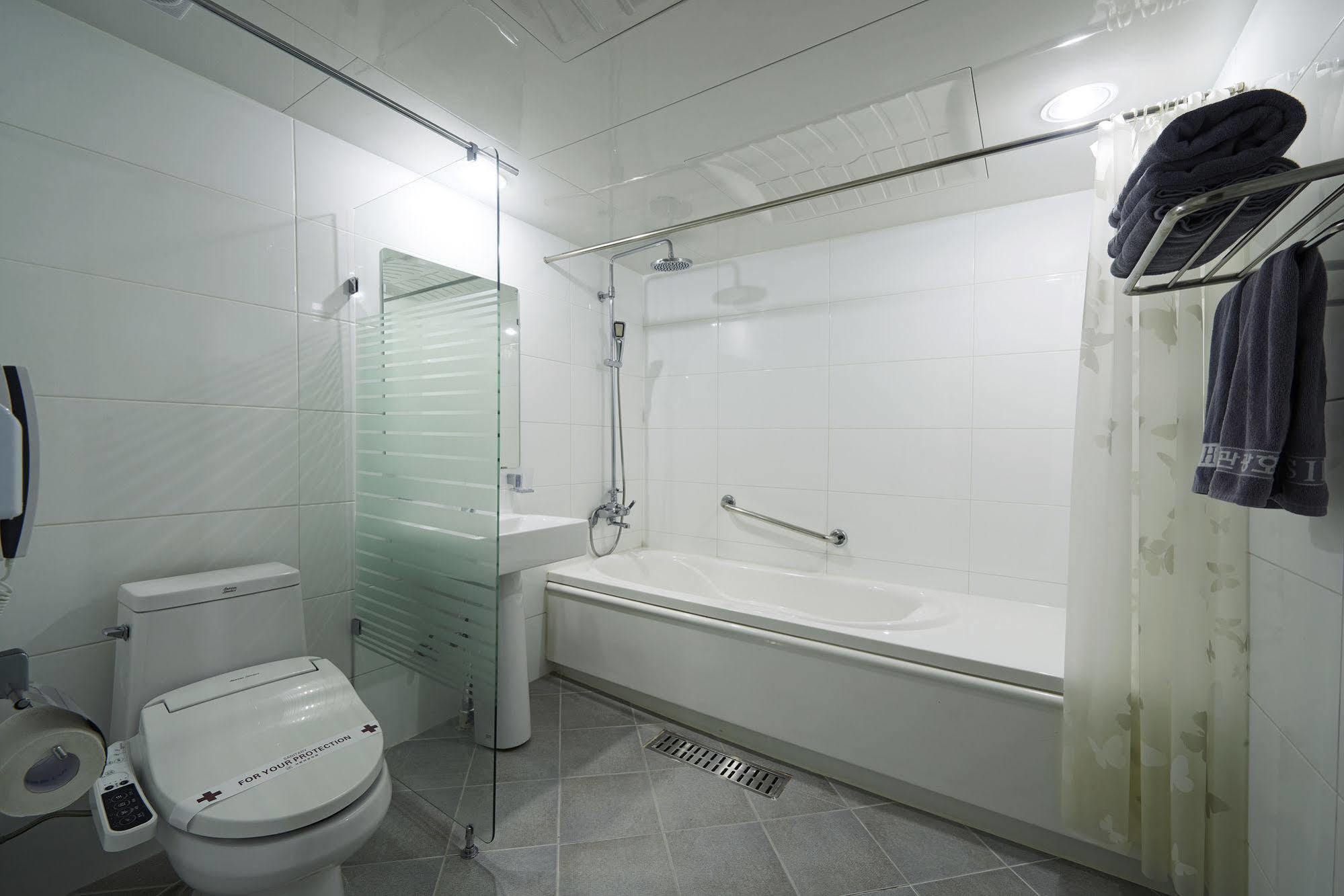 Benikea Premier Hotel Siheung Esterno foto