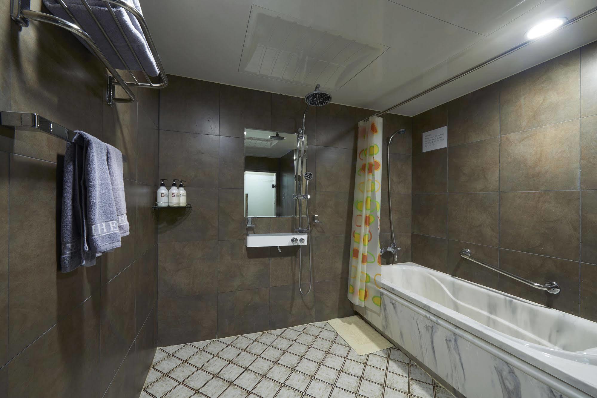 Benikea Premier Hotel Siheung Esterno foto