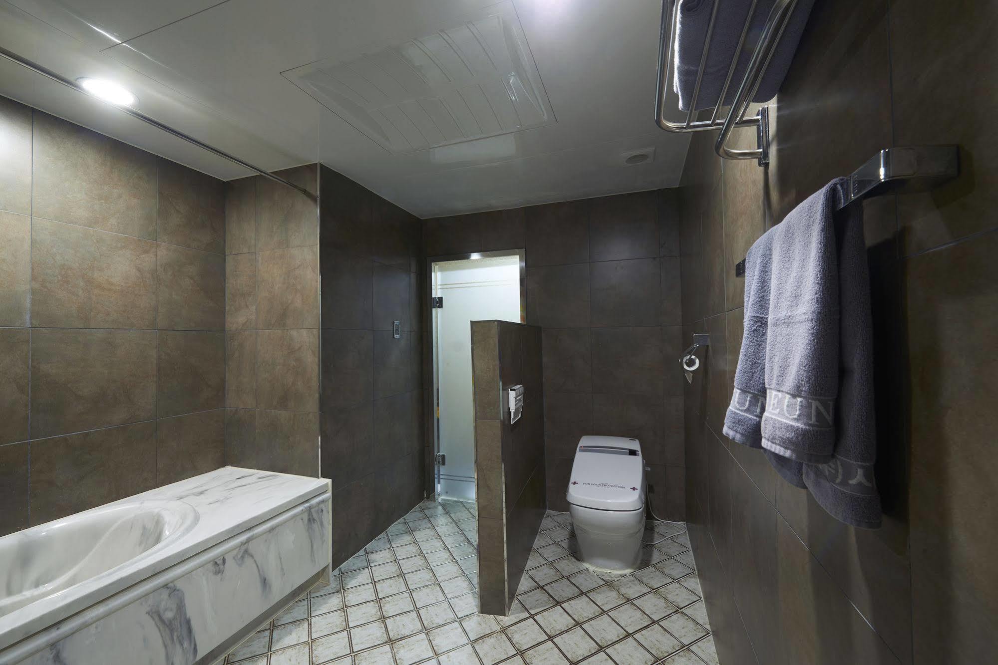 Benikea Premier Hotel Siheung Esterno foto