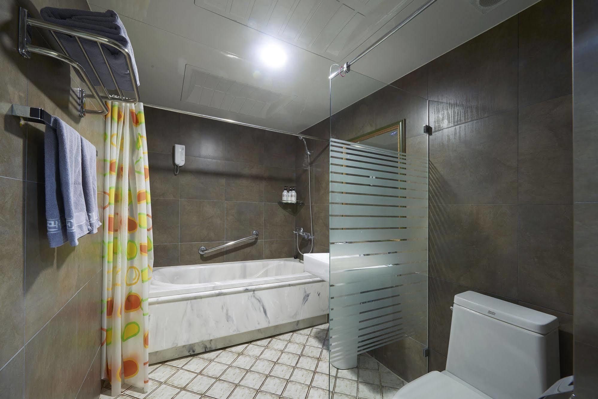 Benikea Premier Hotel Siheung Esterno foto