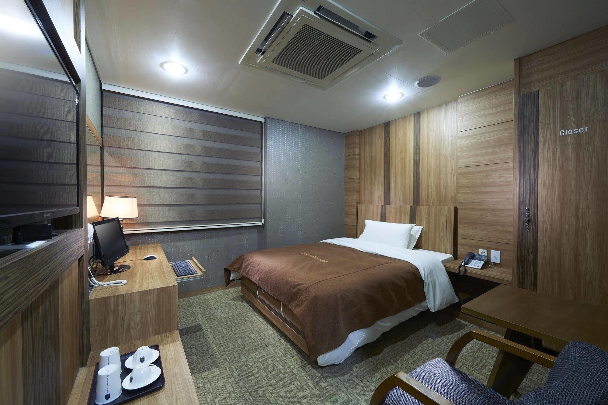 Benikea Premier Hotel Siheung Esterno foto