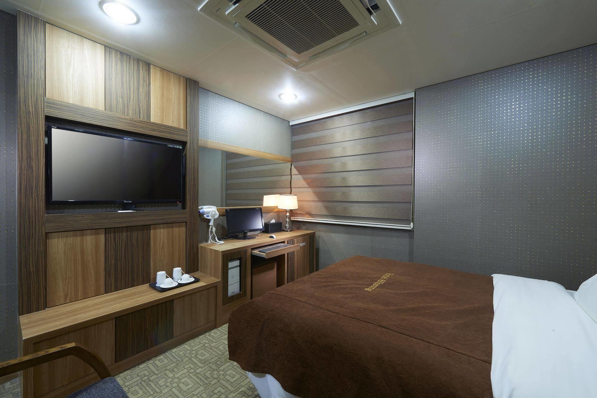 Benikea Premier Hotel Siheung Esterno foto