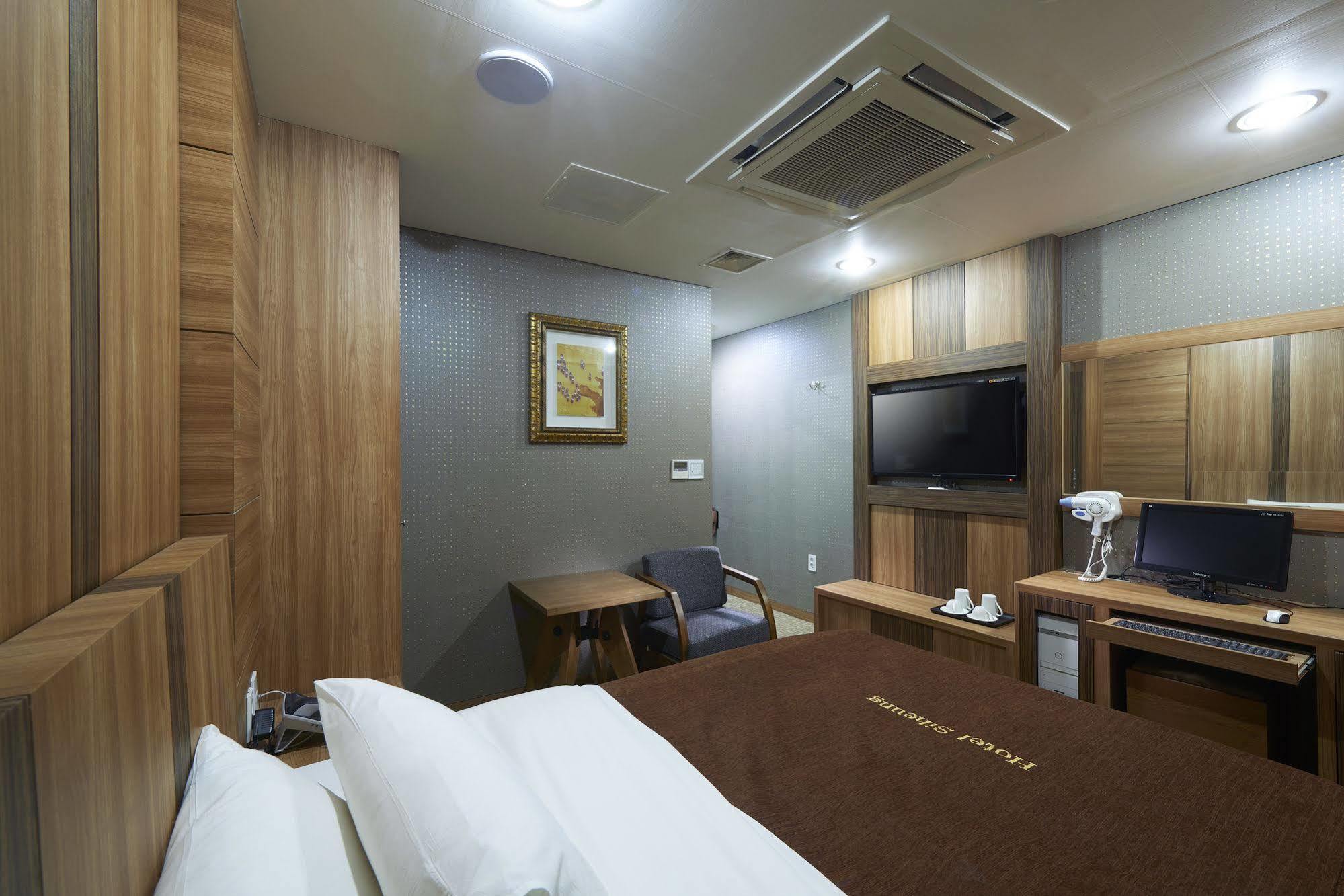 Benikea Premier Hotel Siheung Esterno foto