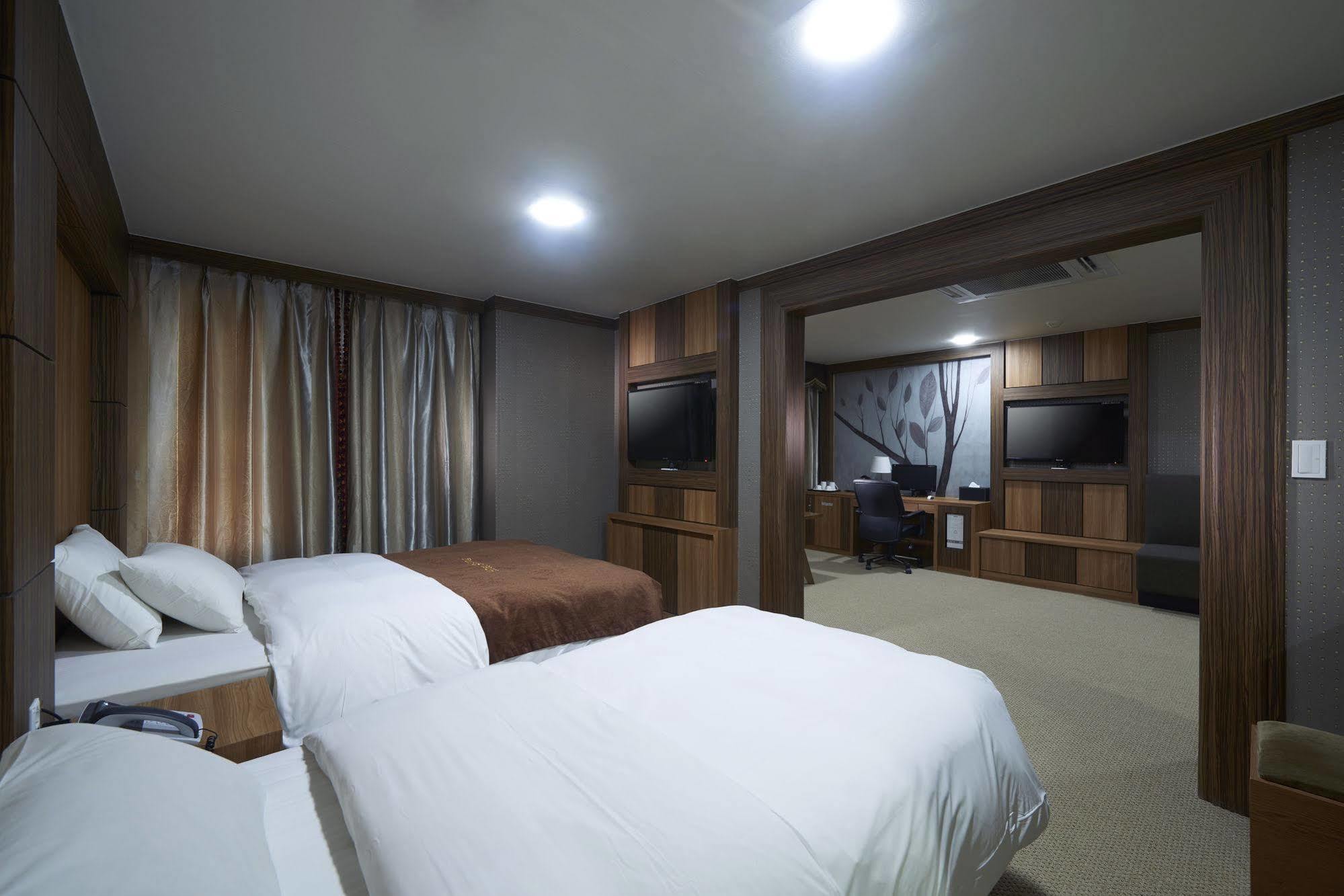 Benikea Premier Hotel Siheung Esterno foto