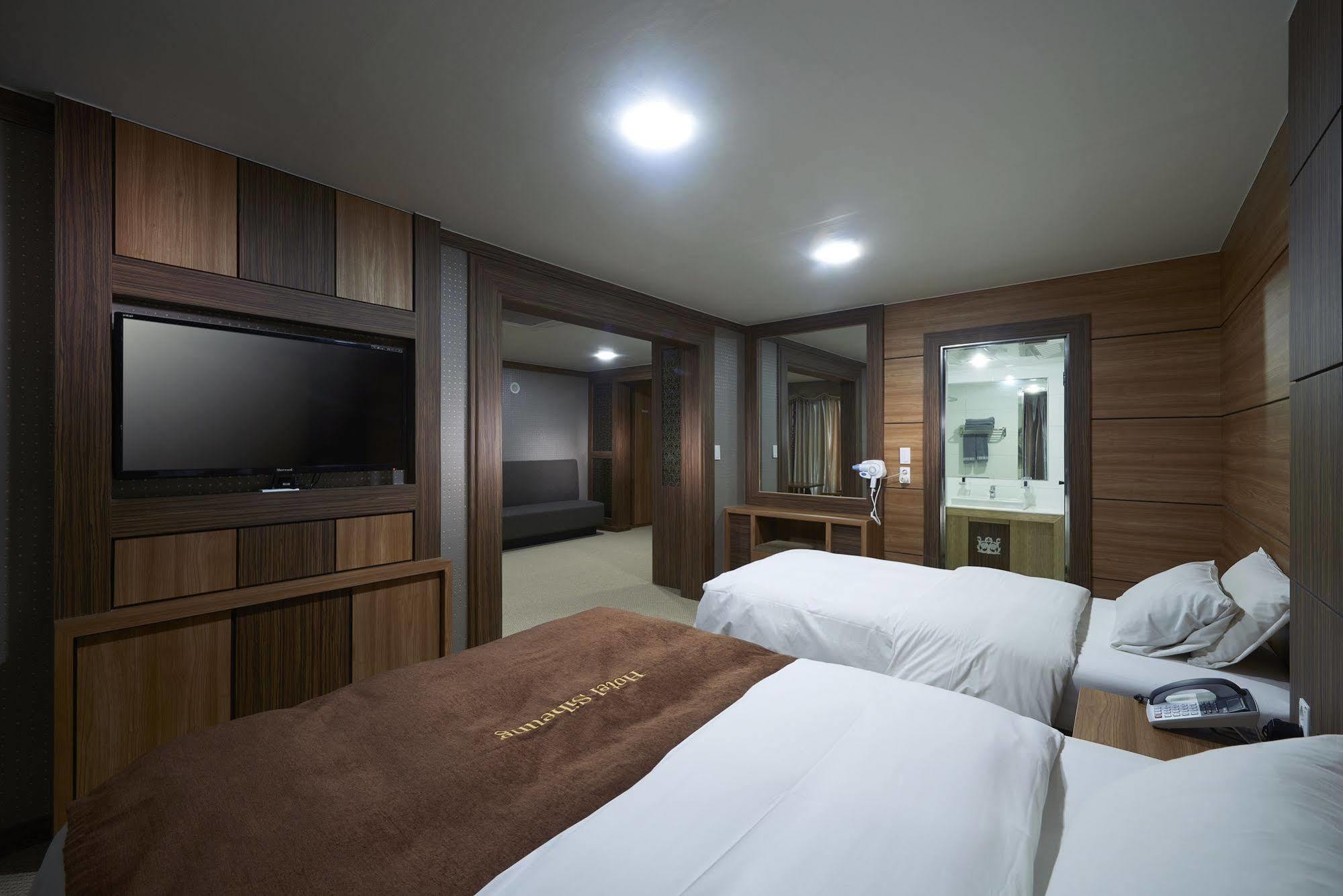 Benikea Premier Hotel Siheung Esterno foto