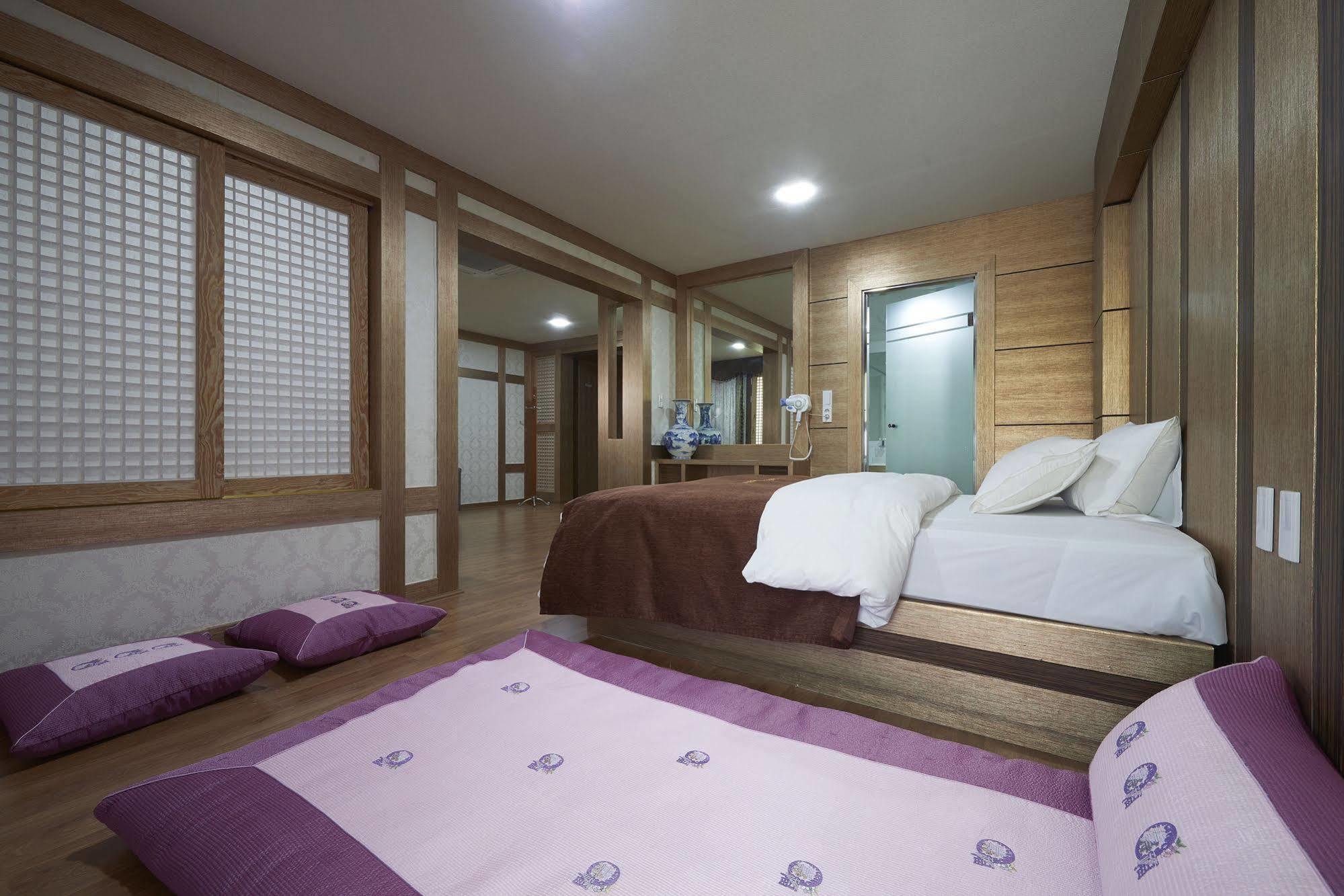 Benikea Premier Hotel Siheung Esterno foto